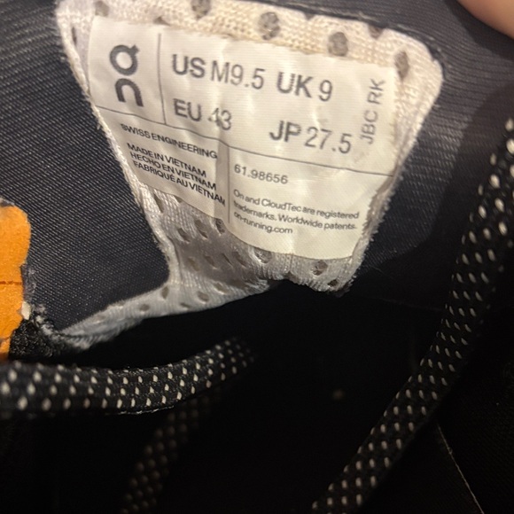 On Running Cloudmaster size 9.5 men’s DISCONTINUED - Picture 2 of 9